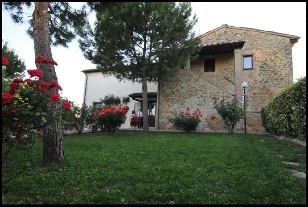 Agriturismo La Ginestrella Civitella D'Arna Екстер'єр фото